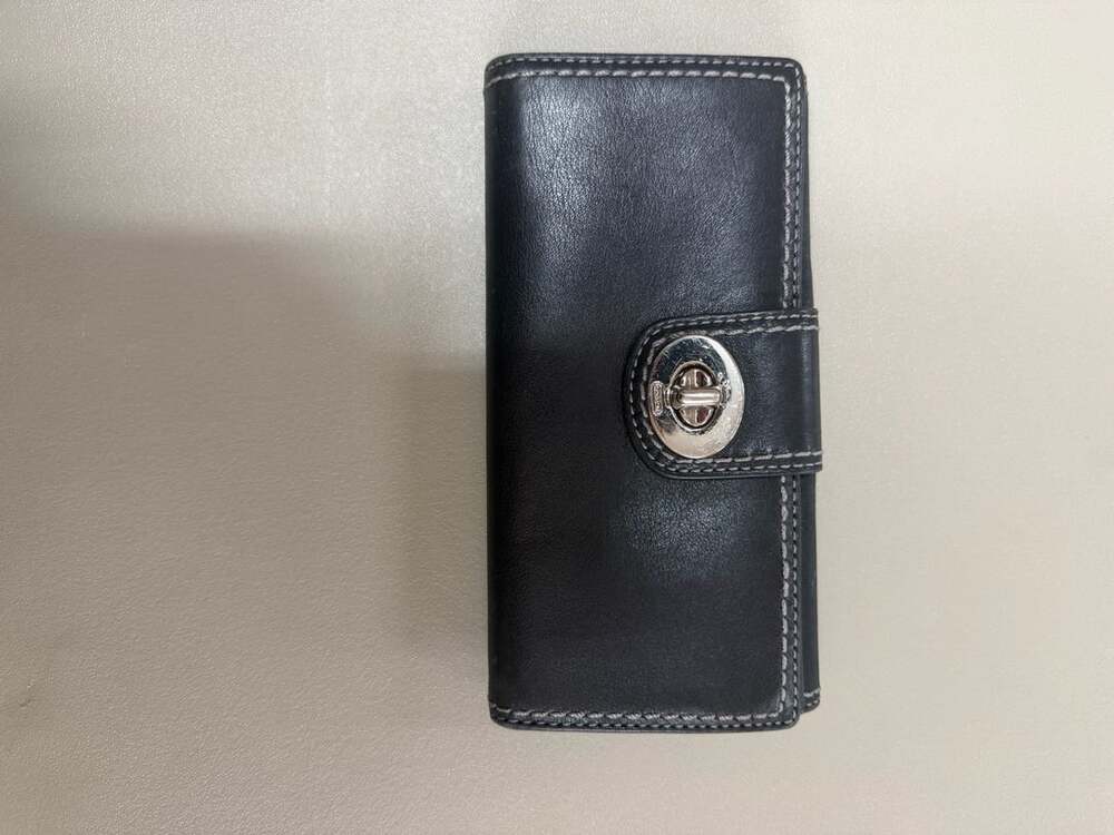 Coach Hampton Black Leather Turnlock Wallet Contrast Stitching